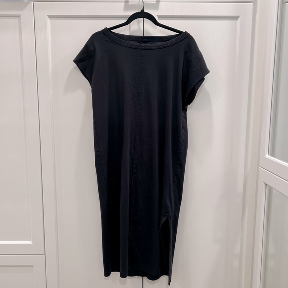 Everlane The Luxe Cotton Side Slit Tee Dress in black, L - Picture 1 of 3